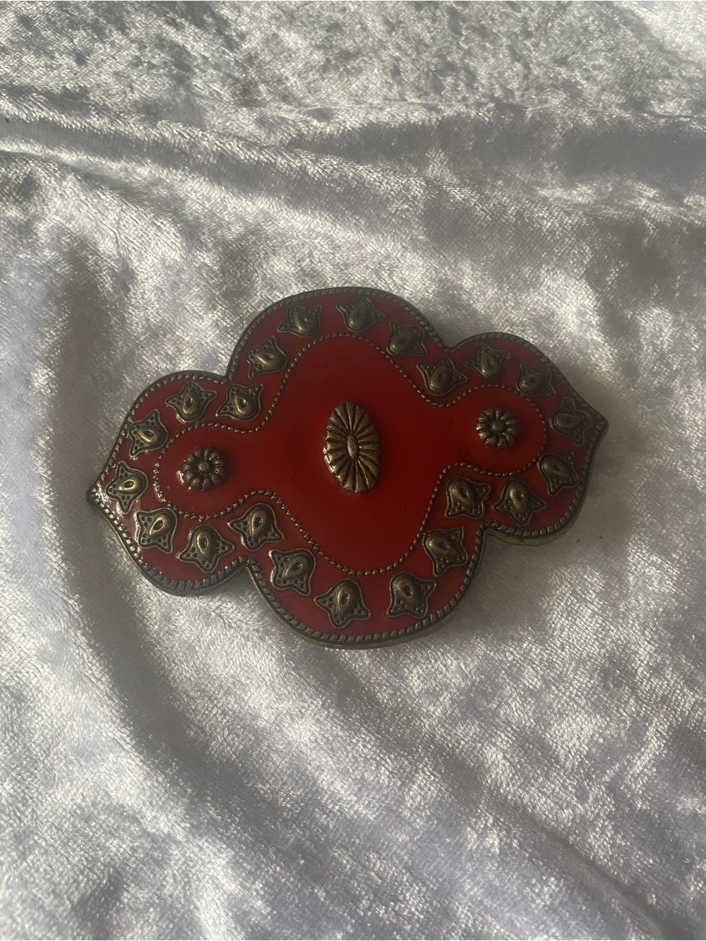 Women’s VTG Red with raised flowers brass plaited belt buckle. Cowgirls Rodeo